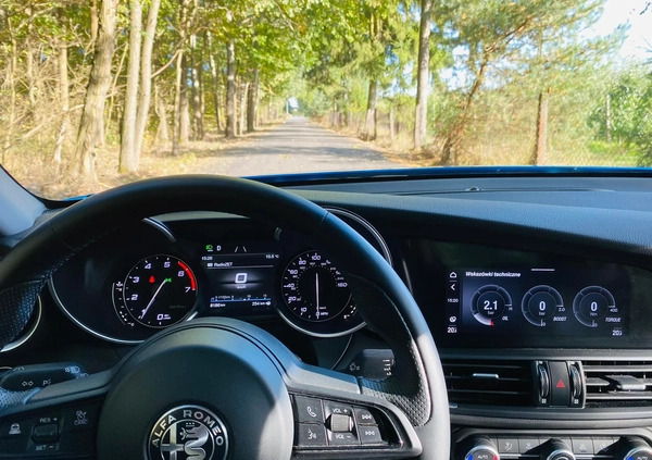 Alfa Romeo Giulia cena 114999 przebieg: 9000, rok produkcji 2021 z Warka małe 137